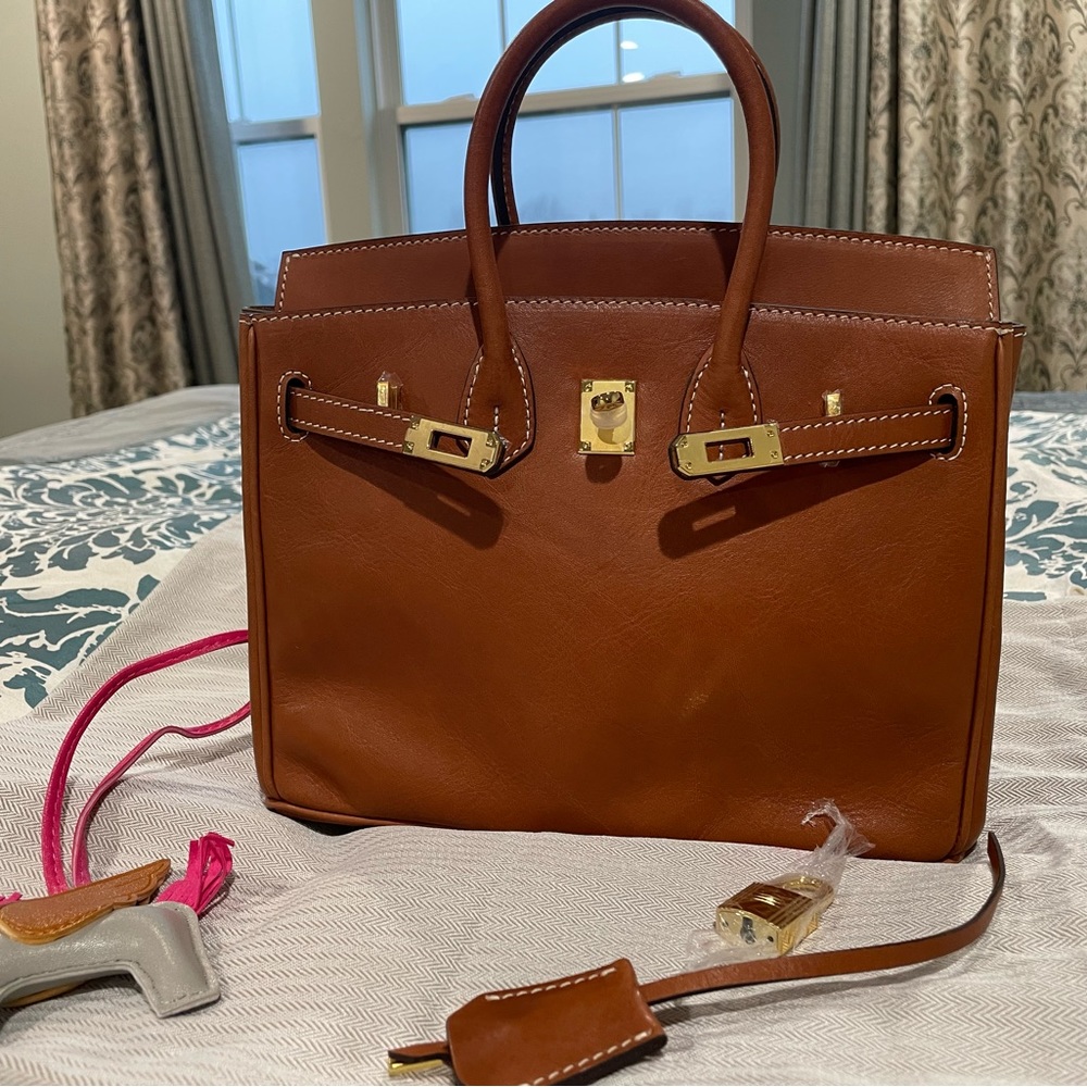 Beautiful real Barenia leather Birkin style bag. The color is gorgeous-25 size